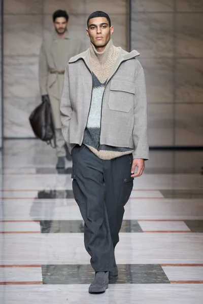 Look 19